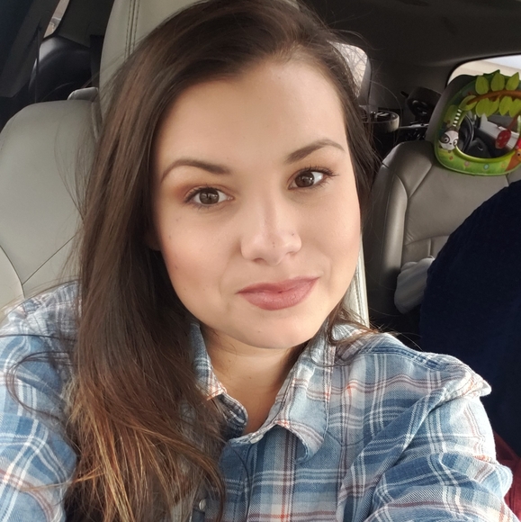 Meet your Posher, Christin - Picture 2 of 5